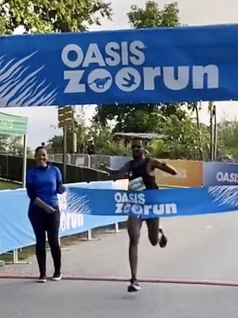 alnbrookes's tweet photo. Our @RunCRS community back together Full-on this weekend as @Emilysetlack1 & @Husseinruns lead over 5,000 at @OasisCanada #ZooRun π Congrats ALL itβs beautiful to be back together! Next up @UnderArmour #uaeastside10k then Rumbo #TCS @TOwaterfront42k 10k tomorrow en la #CDMX https://t.co/YTU7th3pJf