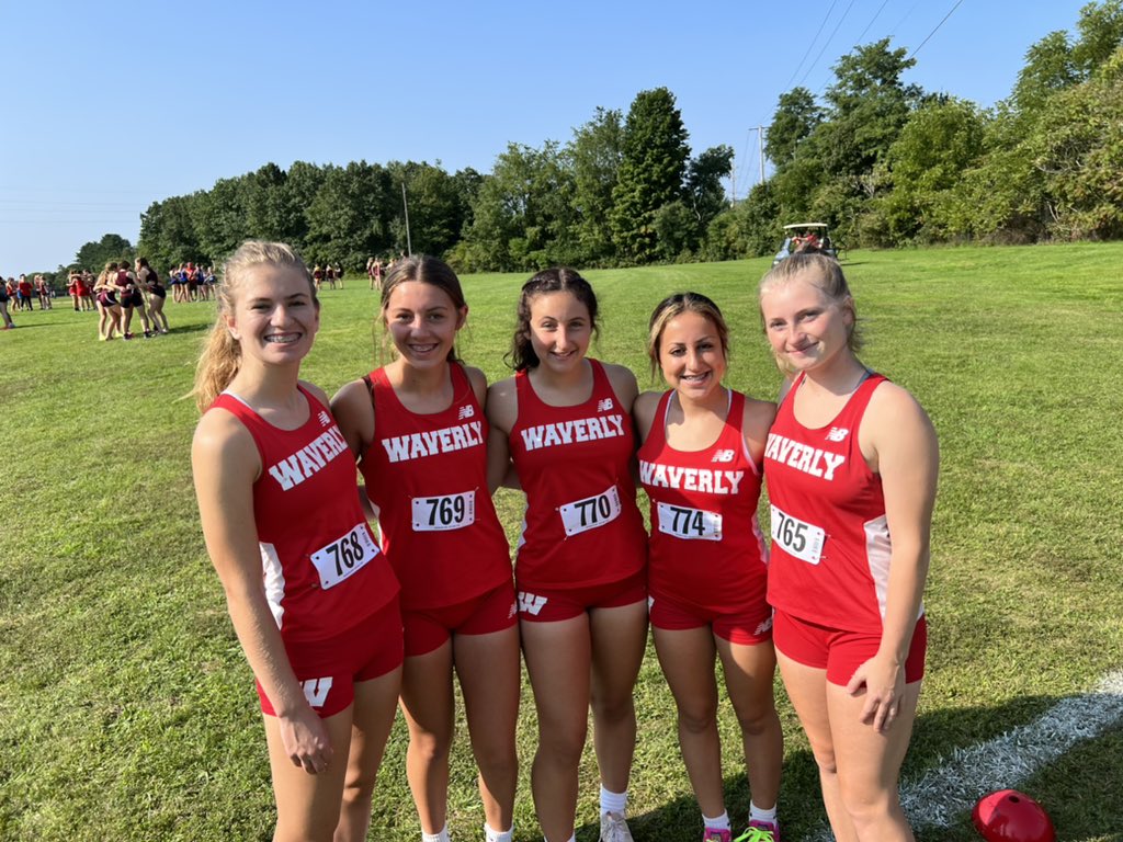 cate_pichany's tweet photo. Good luck ladies! #xcrocks #wcsdletsgo https://t.co/8ksxBZnbtH