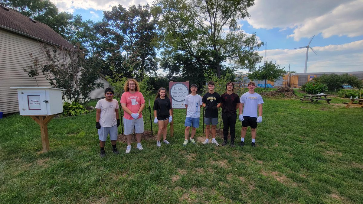 EpicsNs's tweet photo. Our fall 2022 Creative Park team went to the site of the park for the first time this semester to pick up trash and clean up the area! We are very excited for this semester as we hope to start Construction Phase 1 soon! https://t.co/7l2JXSvDE9