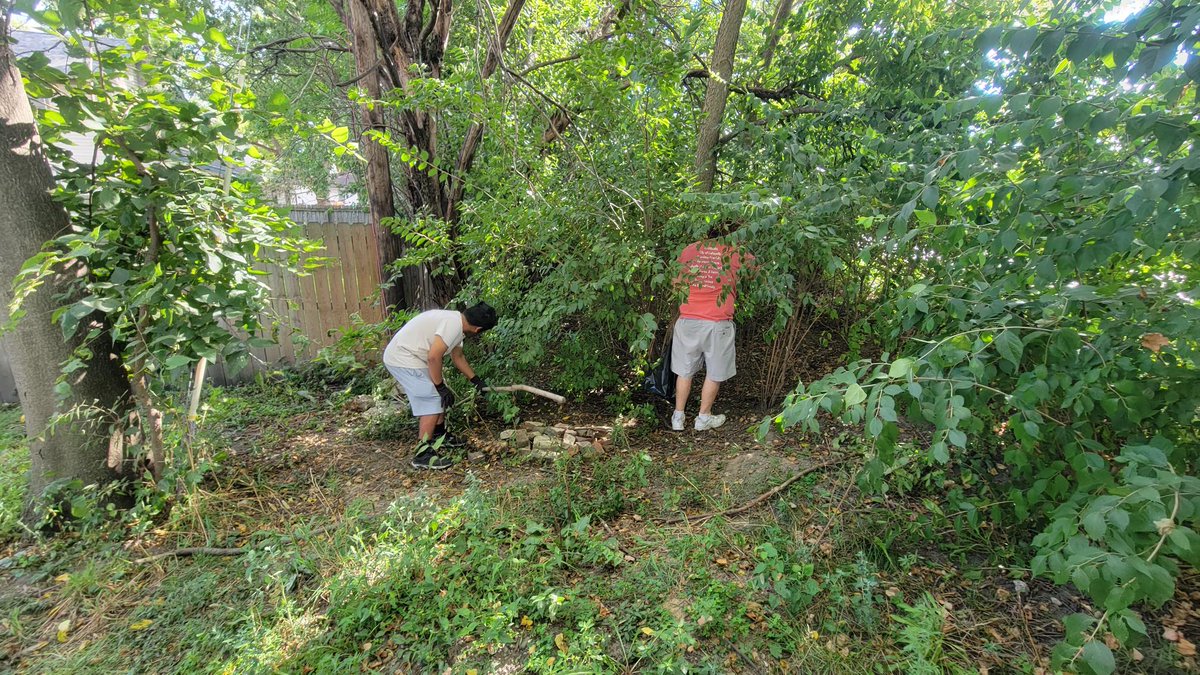 EpicsNs's tweet photo. Our fall 2022 Creative Park team went to the site of the park for the first time this semester to pick up trash and clean up the area! We are very excited for this semester as we hope to start Construction Phase 1 soon! https://t.co/7l2JXSvDE9