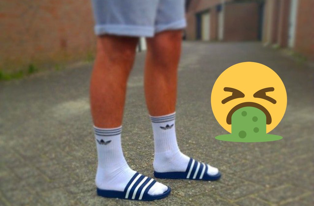 Fritschi1976's tweet photo. Der Vorteil an der kommenden kalten Jahreszeit ist, dass gewisse Modetrends wieder verschwinden und hoffentlich nicht auch mehr zurückkehren.🙏
#ugly #modetrend #socken #sandalen https://t.co/yjrywFwdZL