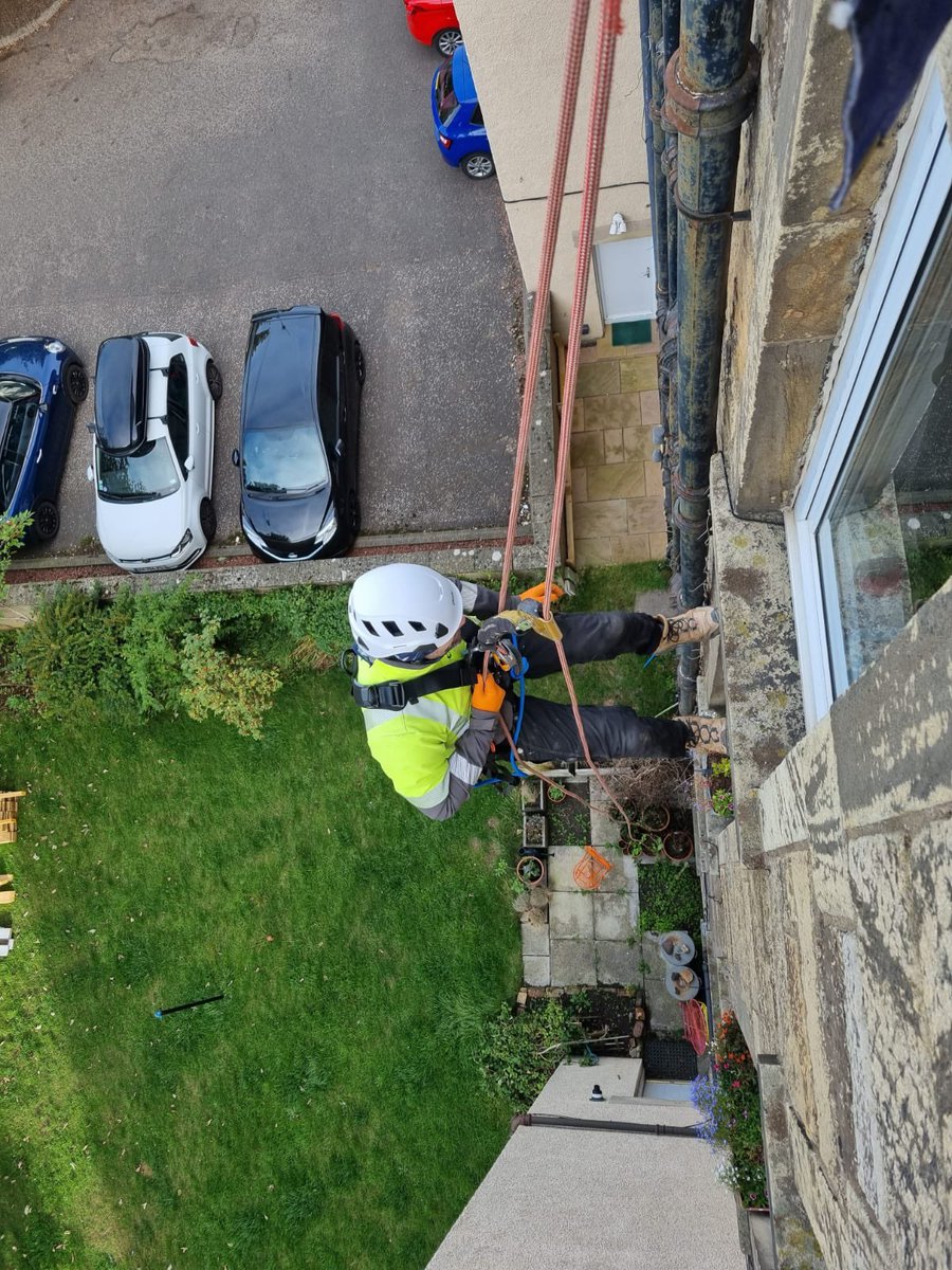 ESMasons's tweet photo. Rope access stonemason #limework #stone #lime #Edinburgh https://t.co/lpLRw3JvAL