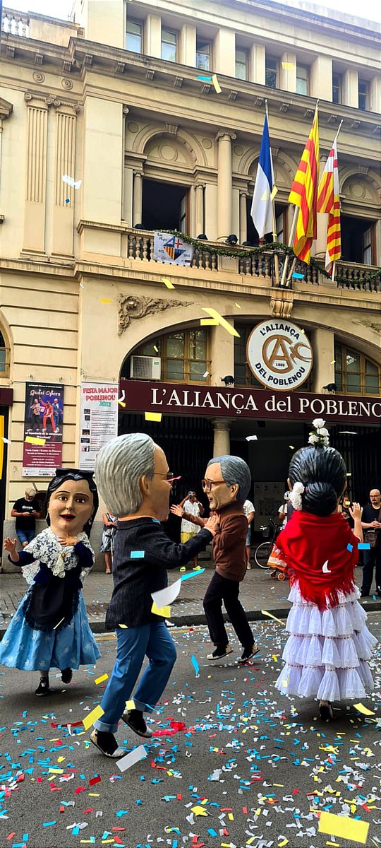 Ja els tenim aquí ! 🎉En motiu del 150è Aniversari de la Festa Major del Poblenou, aquest matí hem presentat els capgrossos de la Maria Espinalt🎭, la Carmen Amaya💃, el J.M.Huertas🗞️ i el J.M.Subirachs⚒️. 
Moltes gràcies al totes aquelles persones que ens heu acompanyat 😘😘😘
