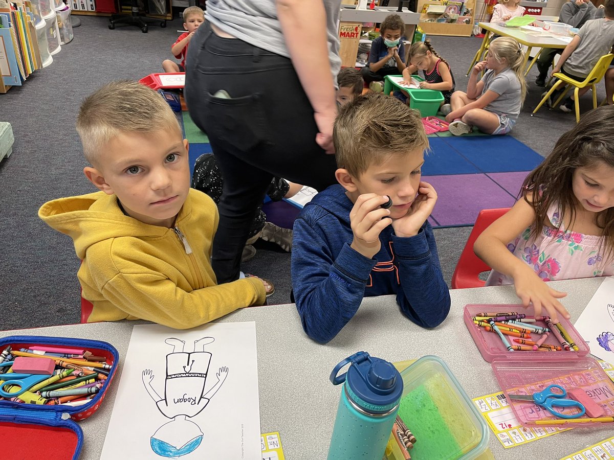 marciewarner28's tweet photo. @CentralPauline 2nd grade students working with their kindergarten study buddies to make a glyph that represents them both! #PCMissionPossible #PCStrongerTogether #wearePC https://t.co/BOAhYs4n1U