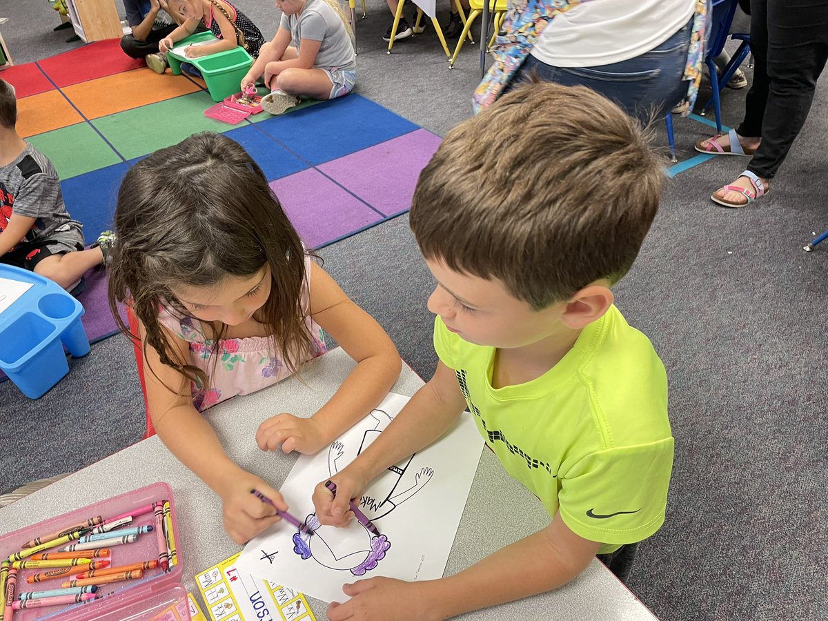 marciewarner28's tweet photo. @CentralPauline 2nd grade students working with their kindergarten study buddies to make a glyph that represents them both! #PCMissionPossible #PCStrongerTogether #wearePC https://t.co/BOAhYs4n1U