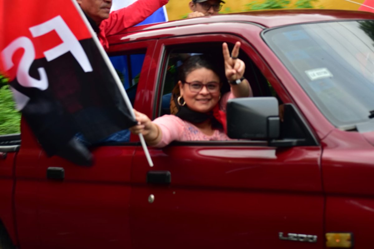 FranciscaC2021's tweet photo. Diana por amor♥️ a Nicaragua 🇳🇮en este Septiembre Victorioso✌️♥️🖤 en #LeonRevolucion  participamos con alegría 🌹💥🌻 porque donde #HayPatriaHayPaz  hay revolucion #UVEDenisSilva https://t.co/G0aJq1jML9
