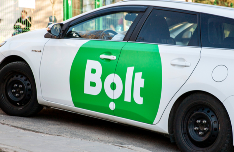 kutv_kenya's tweet photo. A young Nigerian lady has expressed her gratitude to a Bolt driver who returned her items that were worth over Ksh 850K  in a bag pack that she had forgotten inside the car https://t.co/lOqyGJEjeN