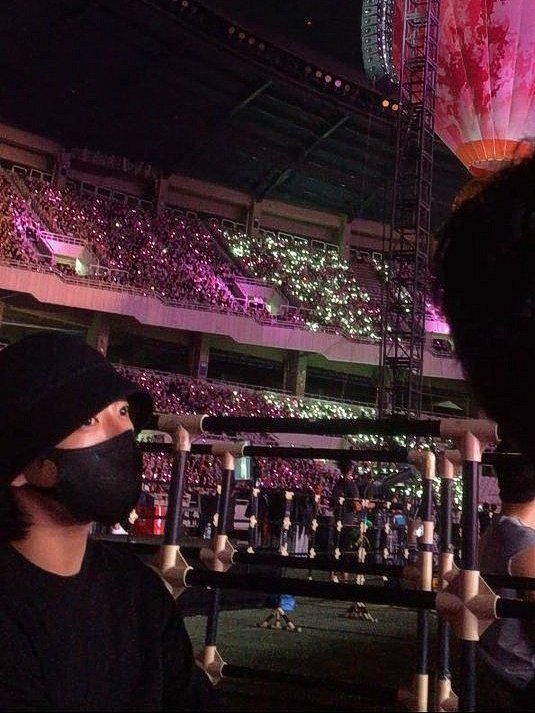 BIGHIT_INFO's tweet photo. Jungkook was spotted at IU's concert today https://t.co/iBms5r9KOa