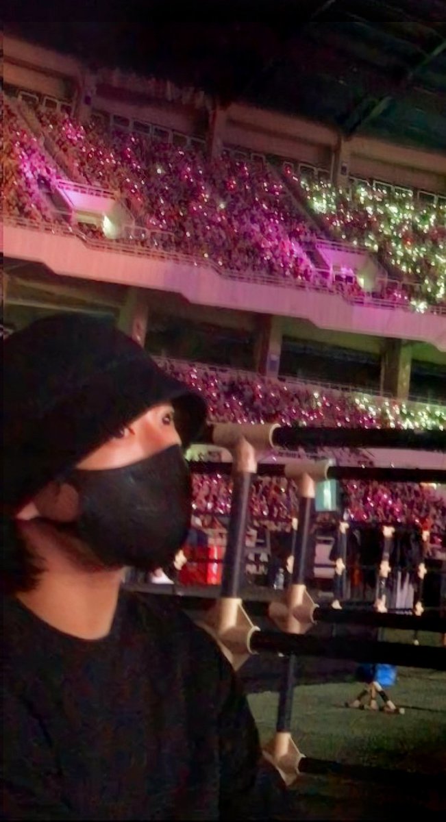 BIGHIT_INFO's tweet photo. Jungkook was spotted at IU's concert today https://t.co/iBms5r9KOa