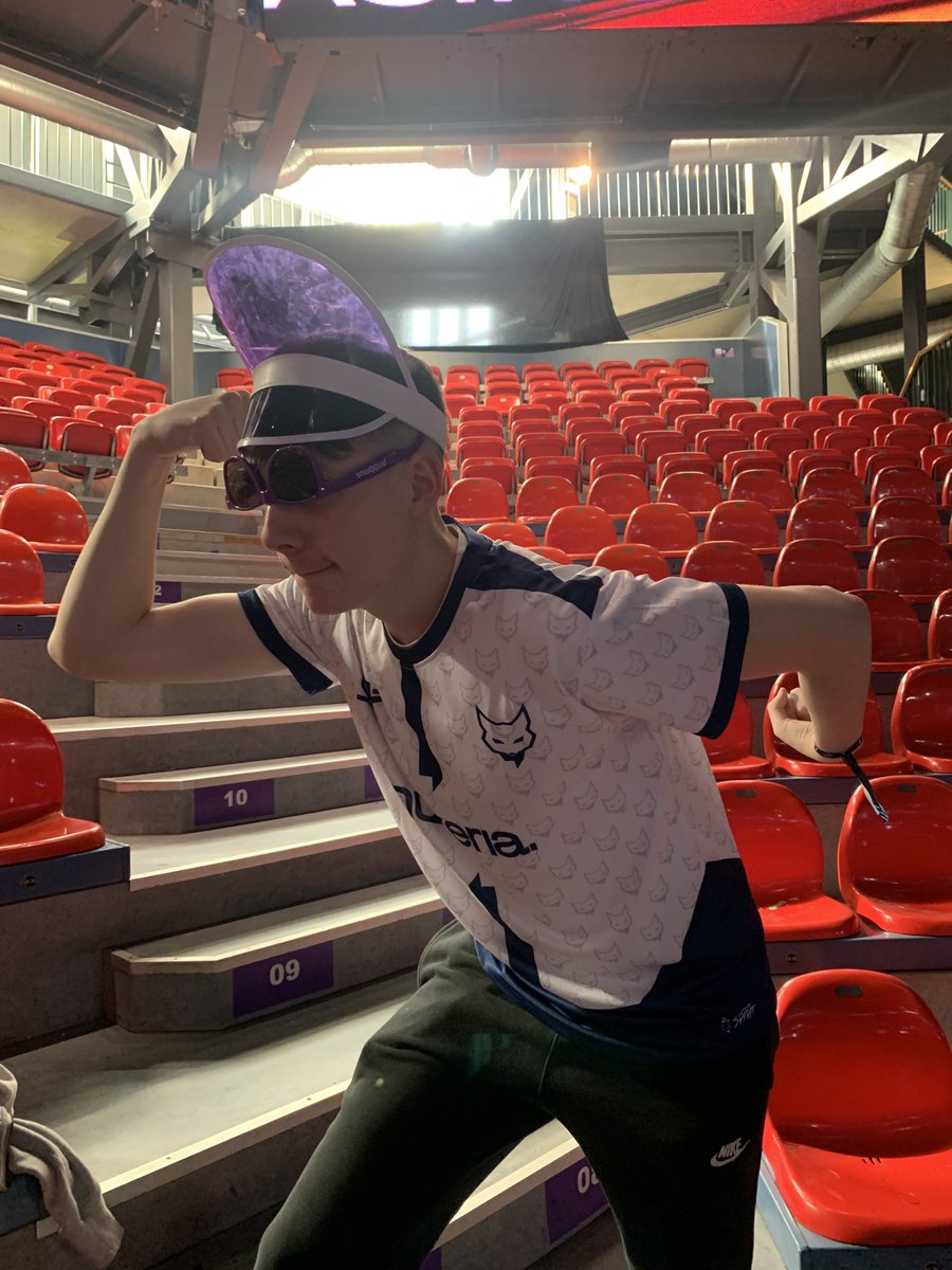 NuxeriaEsports's tweet photo. 1/4 de finales de la #Louvard2022, nous voilà après cette victoire VS #TeamTFK ! 🔥

@PriimeR6s a hâte de déchirer (absolument) tout le monde dans l'arbre pro' ! 😈 https://t.co/jNSJ0Ppf4W