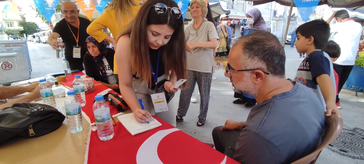 altindagakgnc's tweet photo. 📍 Aydınlıkevler Mahallesi

Seçim İşleri Birimimiz semt pazarında stant çalışması yaptı.Ailemize yeni gönül erleri kazandırdık. Pazar esnafıyla görüşüp halkımızla hasbihal ettik. 

@efedemirhann
@Fatih__Bildik
@asimbalci
@hasanakyoll06
@yusufteceren06 https://t.co/zpykxlRcqc