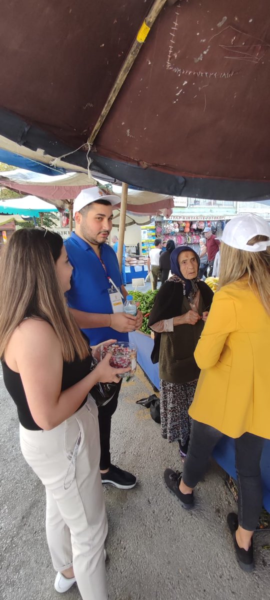 altindagakgnc's tweet photo. 📍 Aydınlıkevler Mahallesi

Seçim İşleri Birimimiz semt pazarında stant çalışması yaptı.Ailemize yeni gönül erleri kazandırdık. Pazar esnafıyla görüşüp halkımızla hasbihal ettik. 

@efedemirhann
@Fatih__Bildik
@asimbalci
@hasanakyoll06
@yusufteceren06 https://t.co/zpykxlRcqc