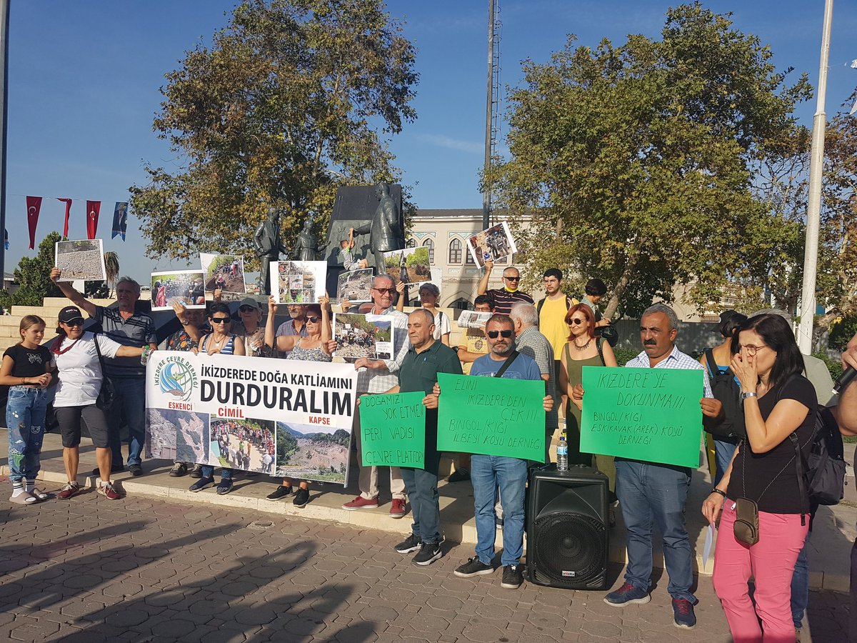 karadenizisyan's tweet photo. #İkizdere Komes köyü, Kapse köyü ve Eskencidere vadisinde devam eden doğa katliamı ve son olarak Cimil köyüne verilen maden ruhsatına karşı İkizdere halkı Kadıköy'de buluştu. 
#İkizderetasocağıolmasın https://t.co/1zeZS8ix5f