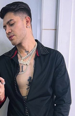 enlajeepeta1's tweet photo. se necesitan fotos solo de él con este outfit 😩 https://t.co/50YmliQTZu