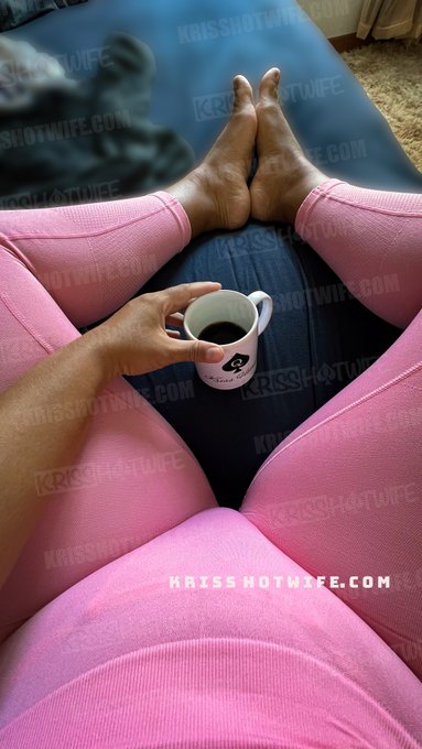 Um cafezinho para come&ccedil;ar bem o dia, amo e voc&ecirc;s? https://t.co/HrVvxZ7yPG