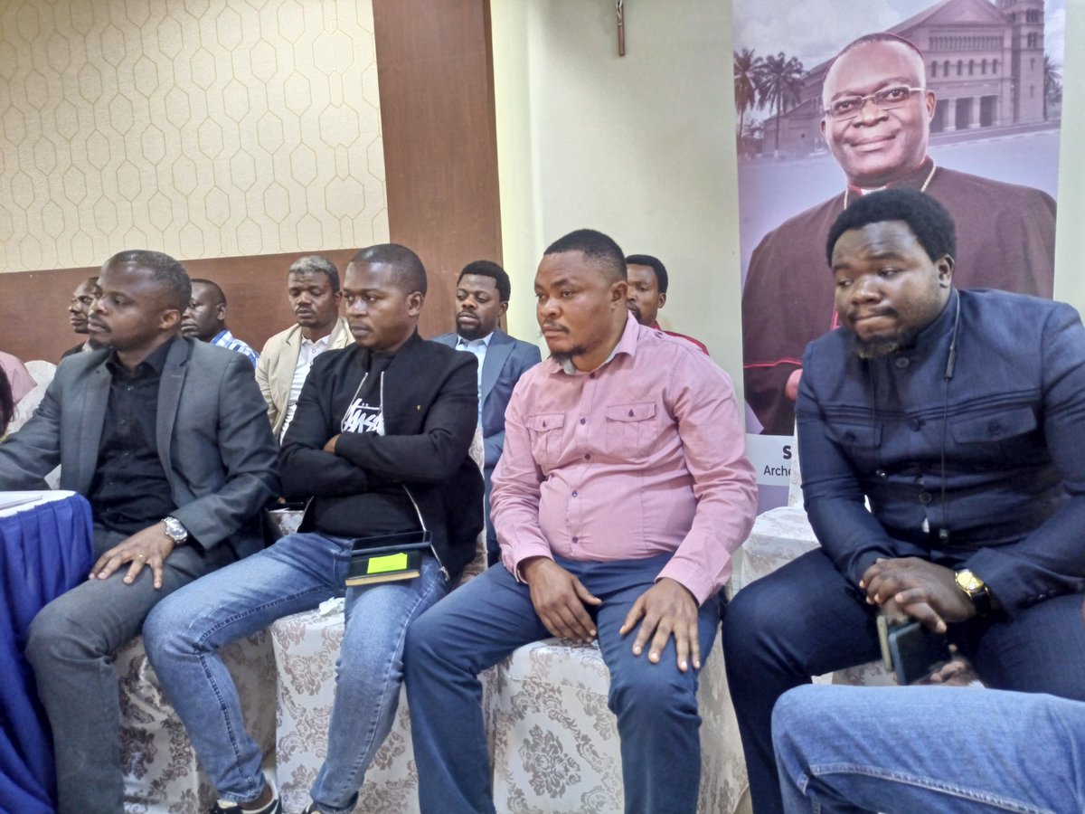 Début du jeux de questions et réponses.
Au point de presse de la JUMAK.