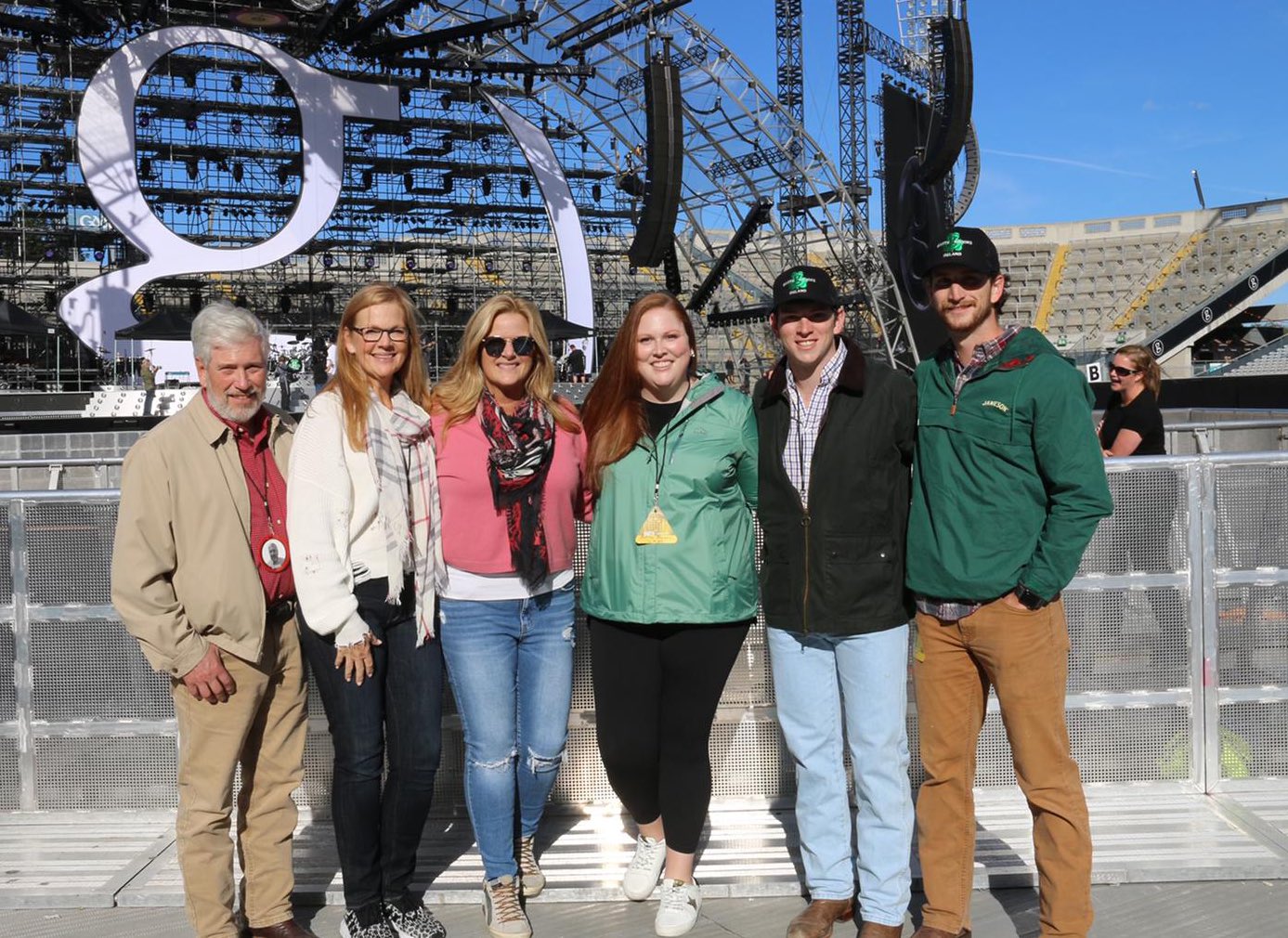 trisha-yearwood-on-twitter-last-show-tonight-in-ireland-loved-seeing