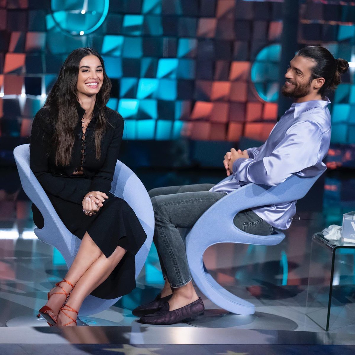 Benvenuti a #Verissimo 😍 
Iniziamo questa prima puntata con due attori bellissimi e di grande talento, che hanno da poco avuto la fortuna di lavorare insieme… Francesca Chillemi e Can Yaman 🤩🎬 Can Yaman Francesca Chillemi