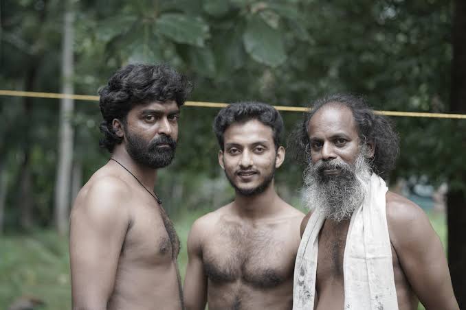 Cinephile05's tweet photo. Director #JithinIssacThomas , his way of story telling , with politics touch, Dilaogues &amp; Impact laam theeya irukku 🔥🔥🔥

#AttentionPlease (Now streaming in #Netflix), which was shot before #PraThooMu last segment from #FreedomFight anthology 

Kandippa paakalam (&amp; then decide) https://t.co/4HMFXyiWFX