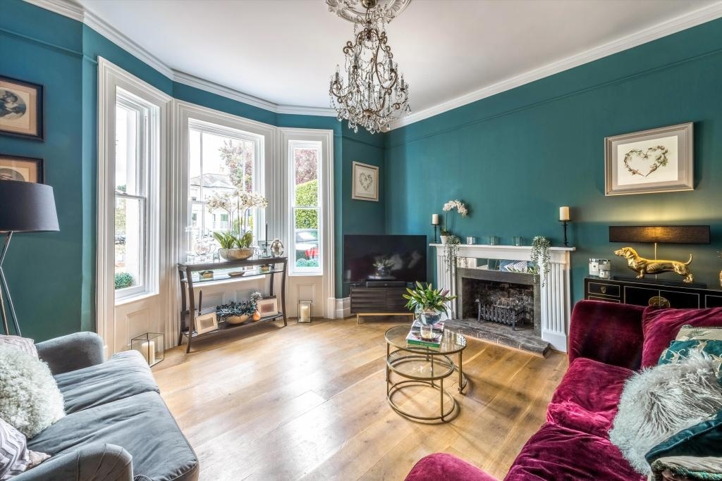 MyMoveTracker's tweet photo. 🛏️ 4 bedrooms
💷 £1,450,000
📌 Queens Road, Tunbridge Wells, TN4
🔑Marketed by @knightfrank

The Property has been completely renovated by the owners to an exceptional standard. The owners have updated it to offer a blend of style and comfortable living. #buying #forsale ⁠ https://t.co/lA92iciUbh