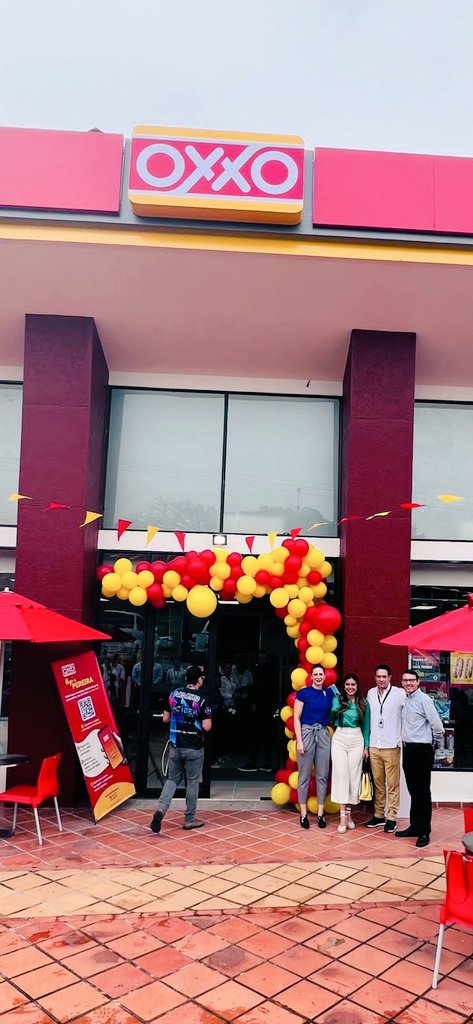 edosanchez77's tweet photo. Desde @PROCOLOMBIACO aplaudimos y acompañamos la expansión de @Tiendas_OXXO hacia el Eje Cafetero. Se inauguran las 5 primeras tiendas de muchas por llegar!! @JulianaGomezPe @mafe_sm https://t.co/Leeu5FylcG