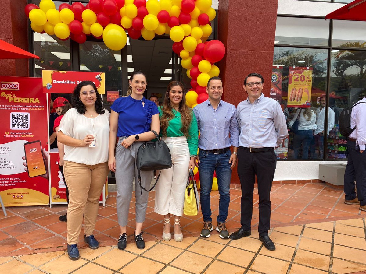 edosanchez77's tweet photo. Desde @PROCOLOMBIACO aplaudimos y acompañamos la expansión de @Tiendas_OXXO hacia el Eje Cafetero. Se inauguran las 5 primeras tiendas de muchas por llegar!! @JulianaGomezPe @mafe_sm https://t.co/Leeu5FylcG