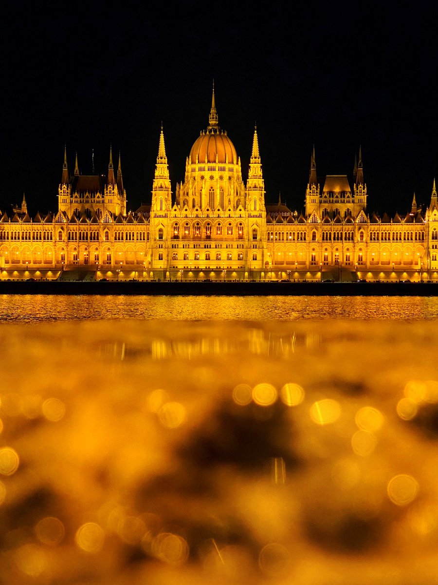 roamwithrakhee's tweet photo. Can this city be any more Buda-ful?! An amazing week exploring the Hungarian capital of Budapest! Such a pretty place with so much to see and do 😍 Lots of content from the trip coming up over the next few weeks 🇭🇺 #AD #visitbudapest #budapestcard @VisitBudapest #hellohungary https://t.co/ua0yrUBxFH