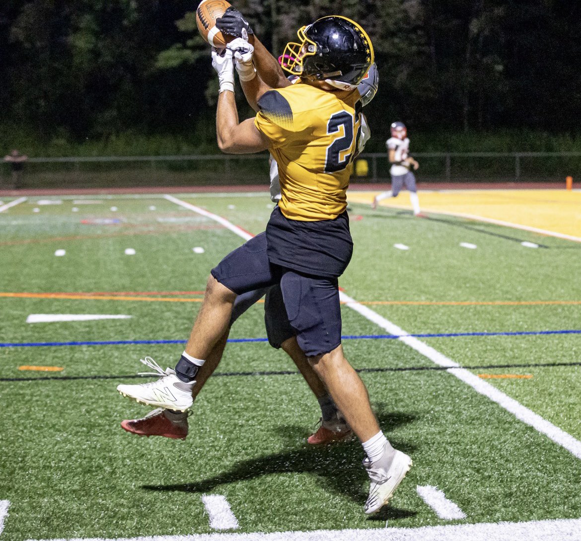 PetronaciSamuel's tweet photo. Self awareness, making the adjustments as a teamโฆ not the results we wanted this week, but an opportunity to keep grinding! LETโS GO HIGHLANDERS!! ๐ฆ๐๐กโซ๏ธ
#WMFootball #IEAT #PutTheBallDown #FearTheDeer @WMFBBC @WMAthleticDept #NJFootball #hsfootball #football #njcom https://t.co/JhpEdFdziV
