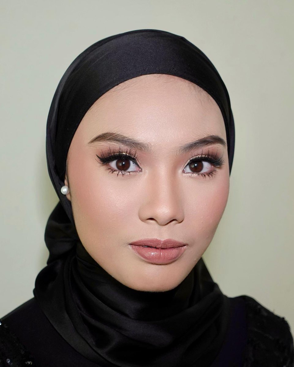 lvlimua's tweet photo. Zaura, makeup for her dinner event. My all time fav look.
Using @narsissist @chanel.beauty @patmcgrathreal @maybelline @bhcosmetics
👗 @theglitzkl (click here utk pakej 👗 + 💄)
#lvlimua
#muabangi #makeupconvo #makeupwedding #makeupbridal #makeupdinner #makeupmuslimah https://t.co/FJrg1Wc3Dp