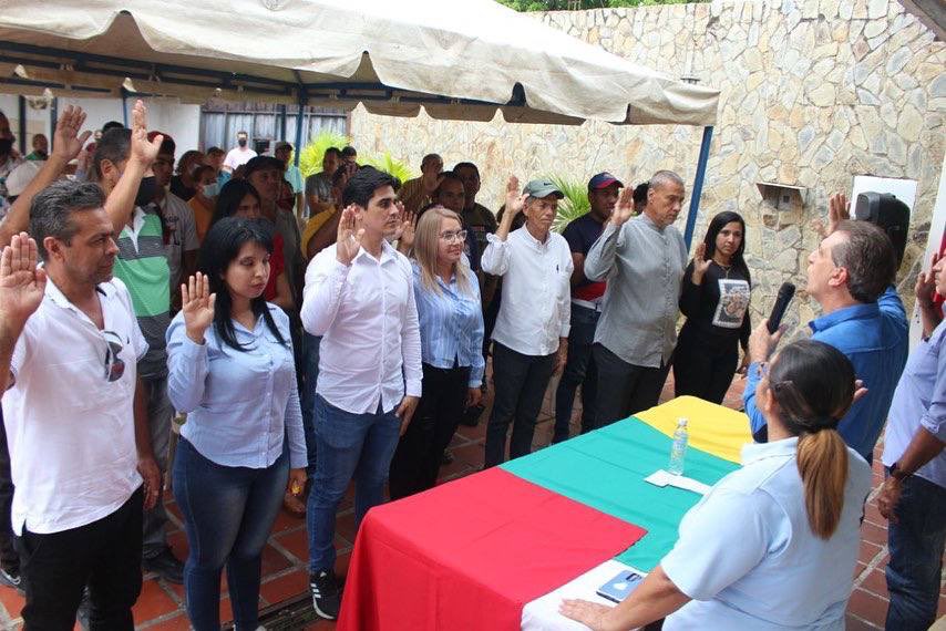 BiagioPilieri's tweet photo. Cada vez son más los ciudadanos que se unen a la gran familia tricolor 🟡🟢🔴

Esta vez acompañando en asamblea a un distinguido equipo de coordinadores en el municipio Peña del estado #Yaracuy 

#UnidadEnPrinarias ✊ https://t.co/ImC0LzoCjQ