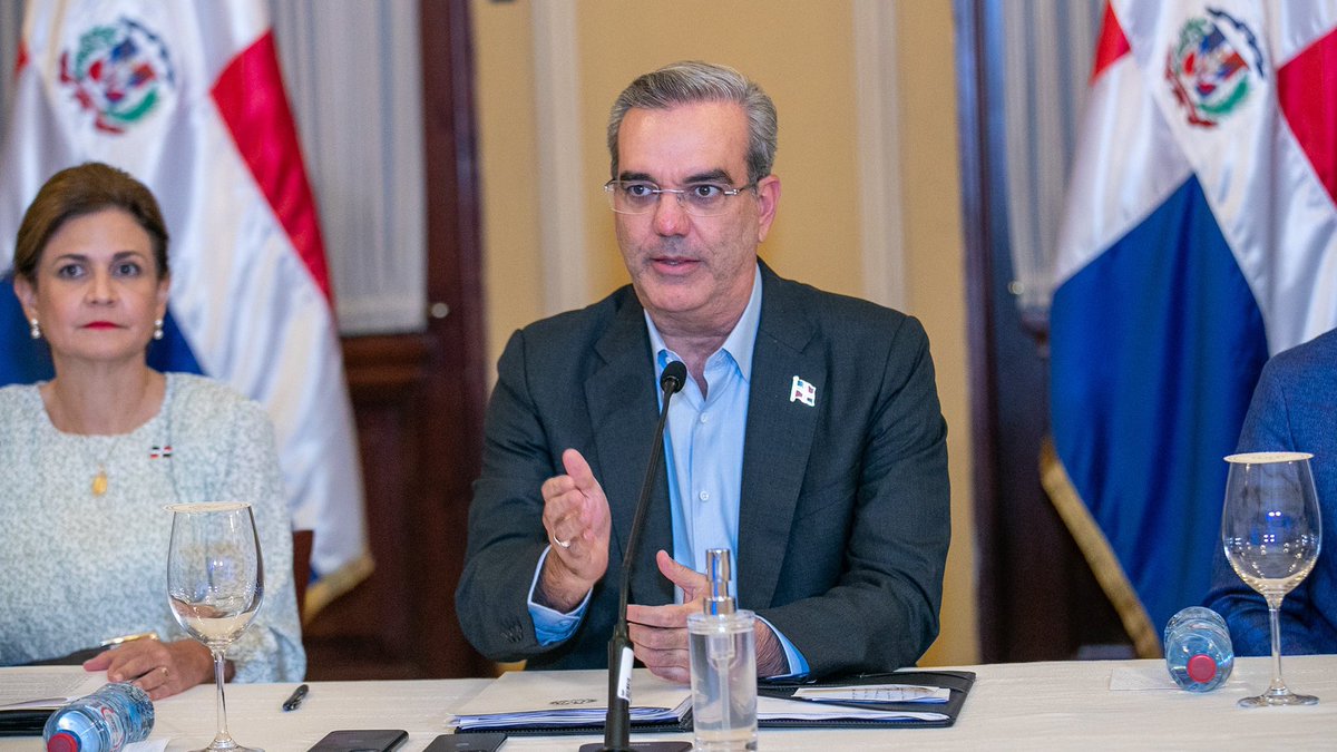 JuanSalasRD's tweet photo. Participamos de la reunión encabezada por el Pdte. @luisabinader y la VP @raquelpenavice junto a los ministerios y las direcciones que intervienen en situación de emergencia para coordinar las acciones de manera preventiva para afrontar el paso de la tormenta tropical #Fiona. https://t.co/s4pM1jOPpr