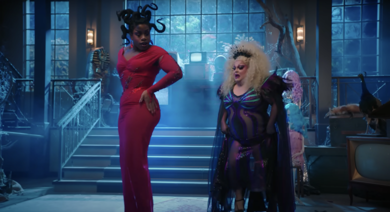 omgblog's tweet photo. OMG, Sneak Peek: Ginger Minj and Monét X Change raise Hell in the opening number for Huluween’s Dragstravaganza https://t.co/OfM0tIYbS8 #Drag #HeyBoo #gingerminge https://t.co/QrJvxR4tHQ