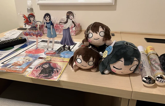 持ってきたグッズと戦利品を並べてみた。 