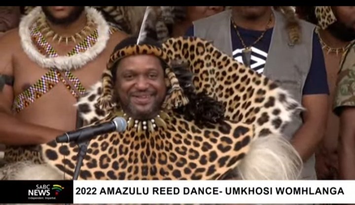 MathewsNtanzi's tweet photo. Insizwa kaMdlokombane ave inogazi. Ukuvula nje umlomo kuchwaza isigodlo sonke bese iyagigitheka kancane zivele zisangane izintombi. Hlanga lomhlabathi! Bayede! #Enyokeni https://t.co/TYINK1wOu0