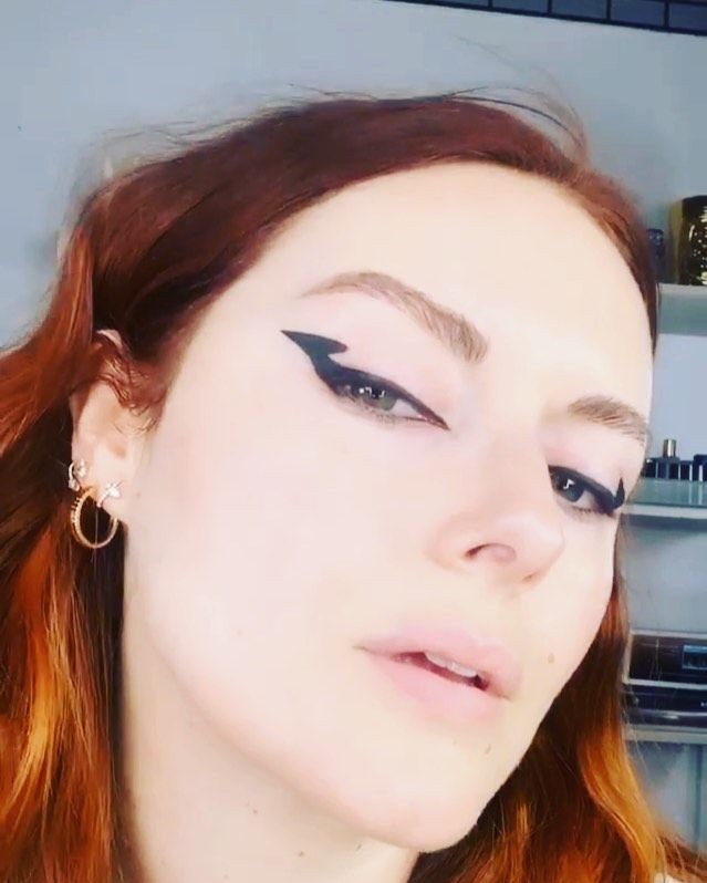 cl0udspii's tweet photo. @sausage_skin do it with your eyes open, or try this eyeliner, i have hooded eyes too and when youre eyes are open u cant even tell tbh, takes some practice tho https://t.co/1XhpMSgCig