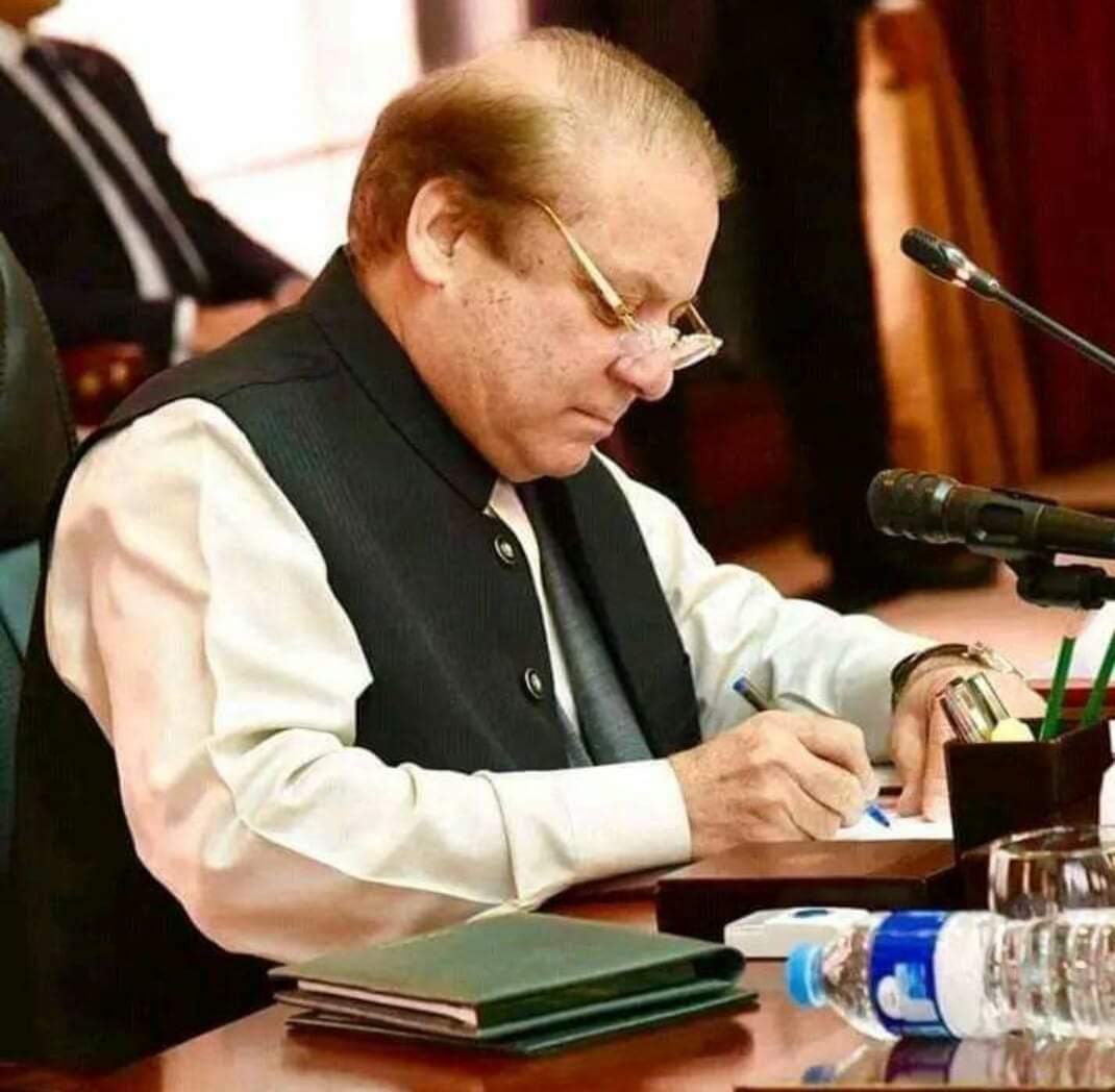 Kashee_PMLN's tweet photo. میاں محمد نواز شریف اور مضبوط ہو کر
وطن واپس آ رہا ہے
@NawazSharifMNS
#سوہنا_لگدا_میاں_ش��باز
#before4 https://t.co/JpKqVWiYAa