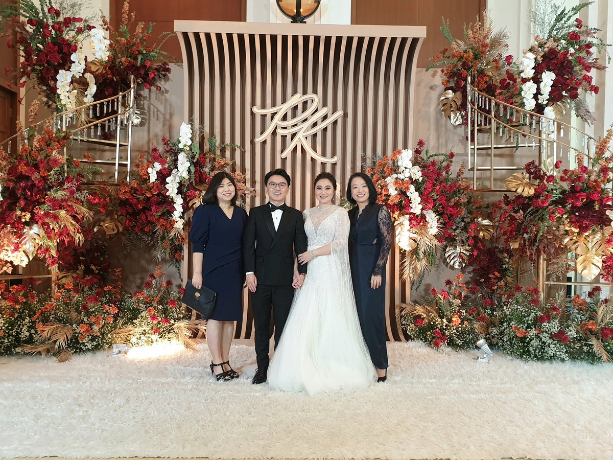 Pattyjaa's tweet image. เพื่อนที่เฟรนลี่และน่ารักที่สุดในชีวิตแต่งงาน
#AnnJoeWedding
#myTUfriends
#acchain
#พี่ธีร์น้องพับพีร์ไม่มาถ่ายกับหม่ามี้กับพ่อพ่อแทน