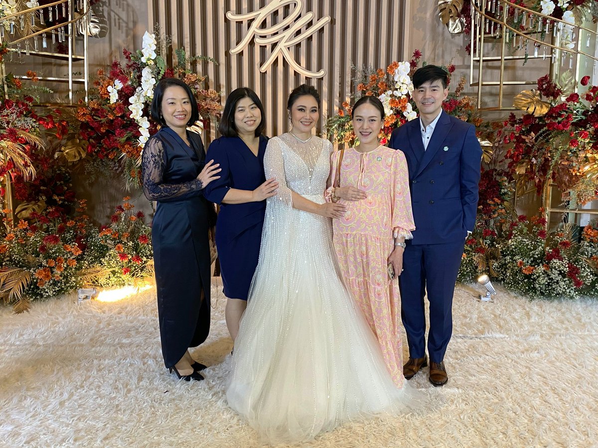 Pattyjaa's tweet image. เพื่อนที่เฟรนลี่และน่ารักที่สุดในชีวิตแต่งงาน
#AnnJoeWedding
#myTUfriends
#acchain
#พี่ธีร์น้องพับพีร์ไม่มาถ่ายกับหม่ามี้กับพ่อพ่อแทน