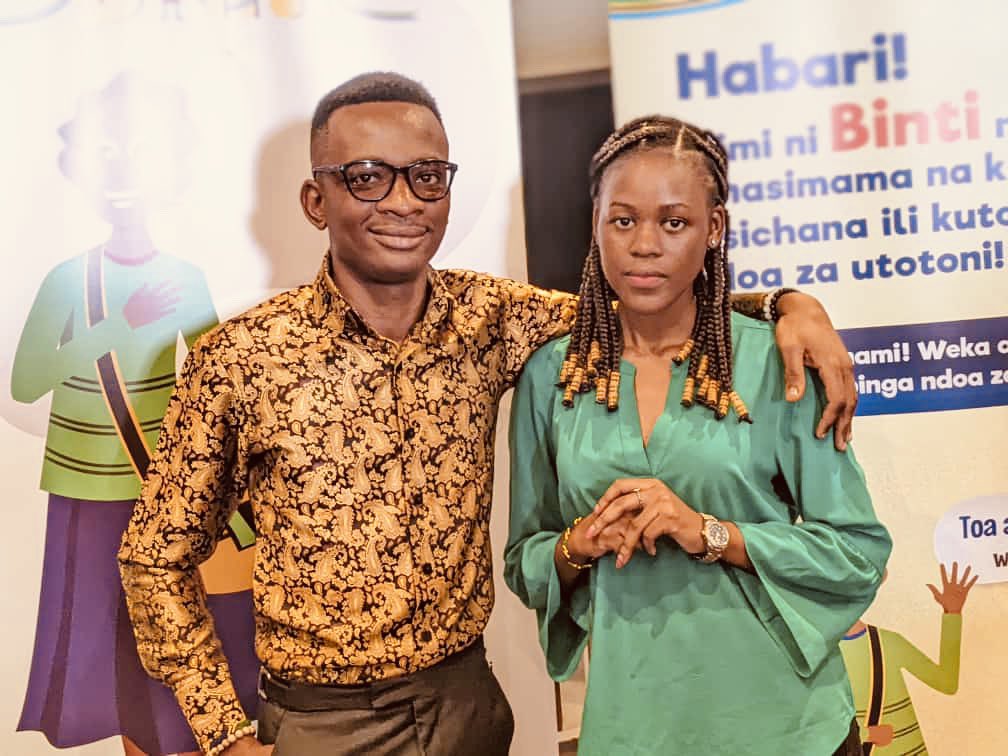 BintiTZ2's tweet photo. “Tunahitaji Jamii iliyo safi Ambayo itawezesha BINTI kulindwa na kufikia Ndoto zake, Tunaungana na Jamii ya Watnzania pamoja na Vijana Nchini kuhimiza Kupinga Matukio ya Ndoa za Utotoni, Tunakemea na Tunaahidi kupambana Pia”

Toa  AHADI. https://t.co/SGsCjrr4yt 
@UNICEFTanzania https://t.co/o2GXNYZmYP