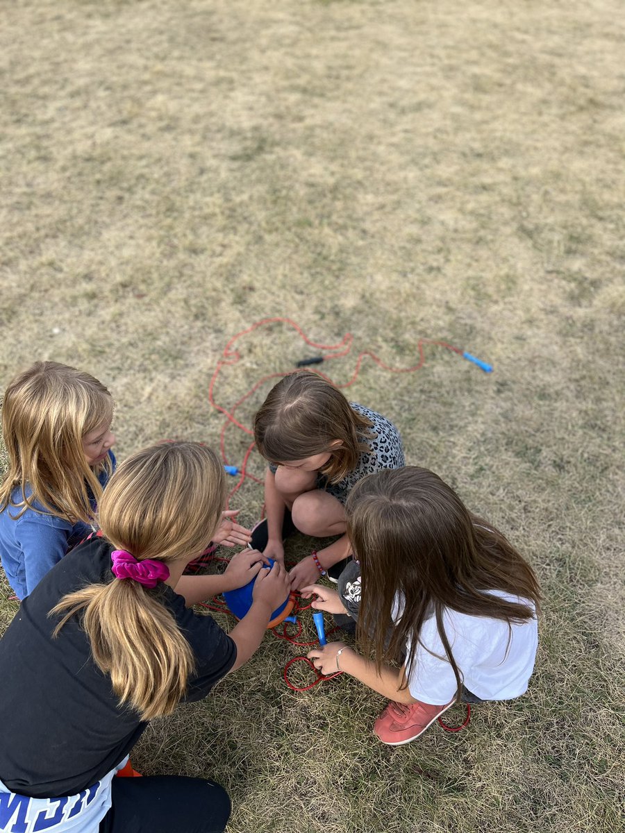 Glendale_PE's tweet photo. ‘We tried everyone’s idea and we didn’t quit!’ - gr 4 S. Students came up with creative ways to work together to transport the ‘toxic waste’ across the field. @GlendaleBradley @glendale_mcewen @glendale_ardern https://t.co/pQVC62OqIi