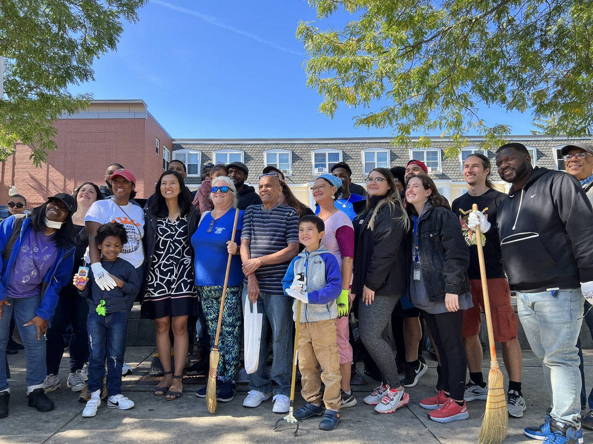 Brianna Borghi (@briannaborghi) on Twitter photo A sunny Saturday calls for a community clean-up! <a href="/MayorWu/">Mayor Michelle Wu ĺłĺź</a> is joining neighbors in #Roxbury as part of the Love Your Block initiative. This group is committed to improving outdoor spaces for all to enjoy! #wcvb A sunny Saturday calls for a community clean-up! <a href="/MayorWu/">Mayor Michelle Wu ĺłĺź</a> is joining neighbors in #Roxbury as part of the Love Your Block initiative. This group is committed to improving outdoor spaces for all to enjoy! #wcvb