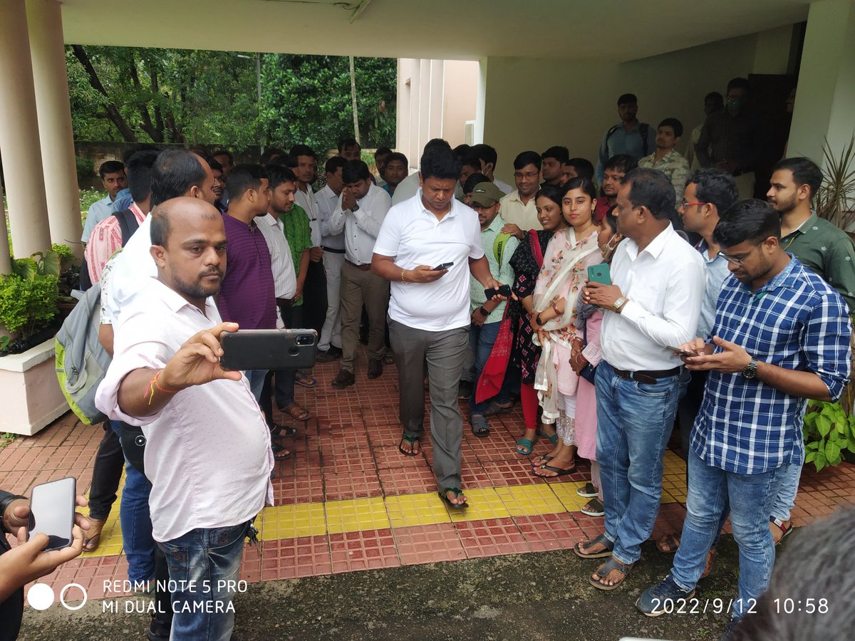OGCEA's tweet photo. 70ହଜାର ଠିକା କର୍ମଚାରୀ @Naveen_Odisha @pranabpdas ଙ୍କ ୧୫ ଦିନର ପ୍ରତିଶ୍ରୁତିରେ ରାଜରାସ୍ତାରୁ ଆନ୍ଦୋଳନ ପ୍ରତ୍ୟାହୃତ କରିଥିଲେ। ଏବେ ସମସ୍ତ ଠିକା କର୍ମଚାରୀ ଓ ତାଙ୍କ ପରିବାର ସେଇ ପ୍ରତିଶ୍ରୁତି କୁ ଅପେକ୍ଷା ରତ।ସମସ୍ତଙ୍କ ବିଶ୍ୱାସ ଯେ @CMO_Odisha ତାଙ୍କର ବଚ୍ଚନରେ ଅତୁଟ ରହିବେ।  @MoSarkar5T @SecyChief @gapg_dept https://t.co/UENWoENZtz