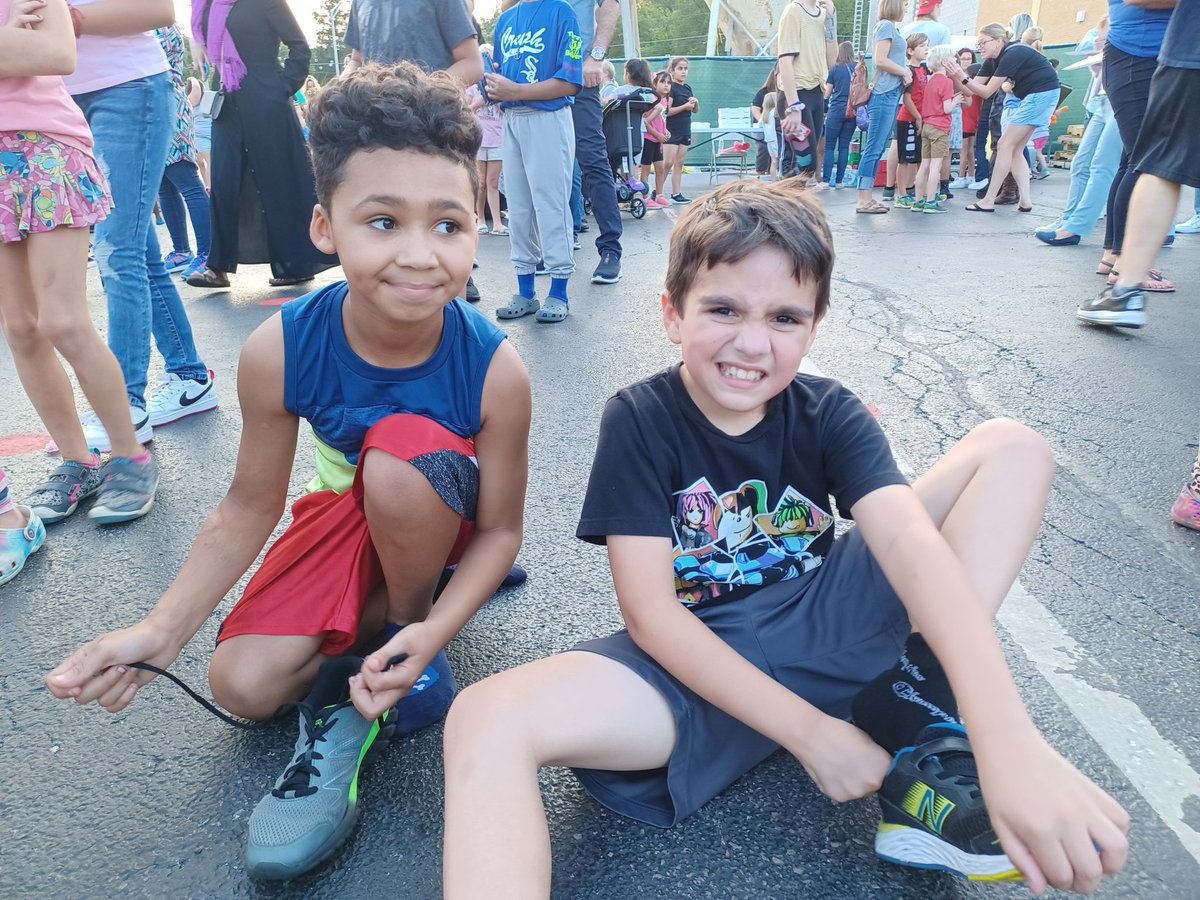 mkjeldsen2's tweet photo. Oak Ridge Back to School Bash! FUN! #oakridgemustangs https://t.co/XLIUNZ03yk