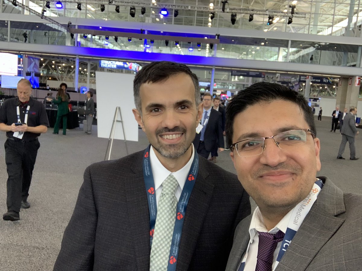 Selfie with @adnanalkhouli at #TCT2022 before the LBCT session, @DryasarsattarMD @mmamas1973 @djc795 @ShariqShamimMD @aayshacader @chadialraies