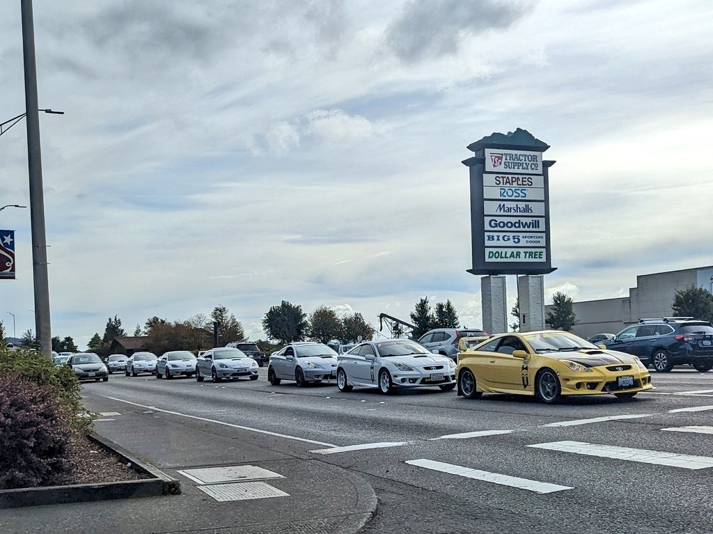 judge_mills's tweet photo. Celicas pulling into Walmart.
#CarsOfWalmart https://t.co/OSAMggNDga