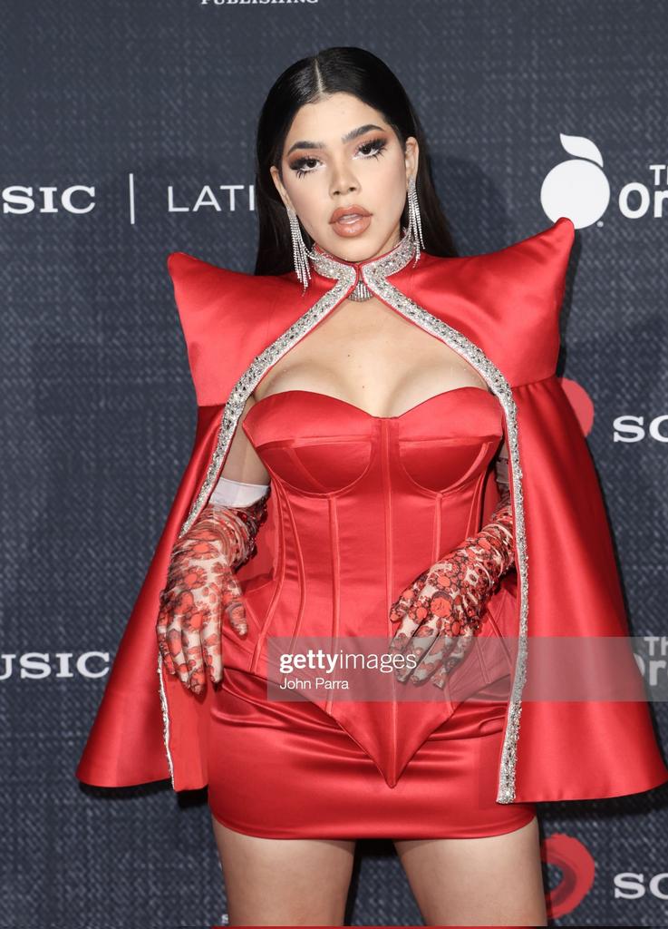 picsknia's tweet photo. kenia os en el after party de los latin grammys. https://t.co/76VmnEKr7P