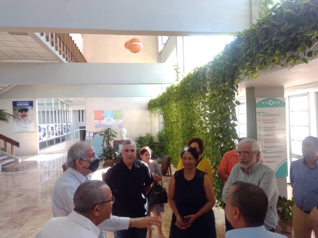 BioCubaFarma's tweet photo. En la mañana de hoy, el Presidente de #BioCubaFarma, recibió en el @CNIC_Cuba, al Rector de la Universidad Autónoma de México, quien estuvo acompañado por la Dra. Miriam Nicaro Rectora de la UH. En el encuentro se identificaron posibles proyectos de colaboración científica. https://t.co/bN6m06iyHA