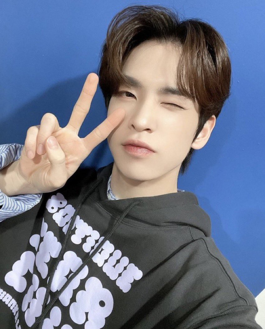 boys_starship's tweet image. [INSTAGRAM] 17.09.2022
CRAVITY x El Fansign de #Searchit ⭐️ #1 

#CRAVITY #크래비티
#NEW_WAVE
#PARTY_ROCK