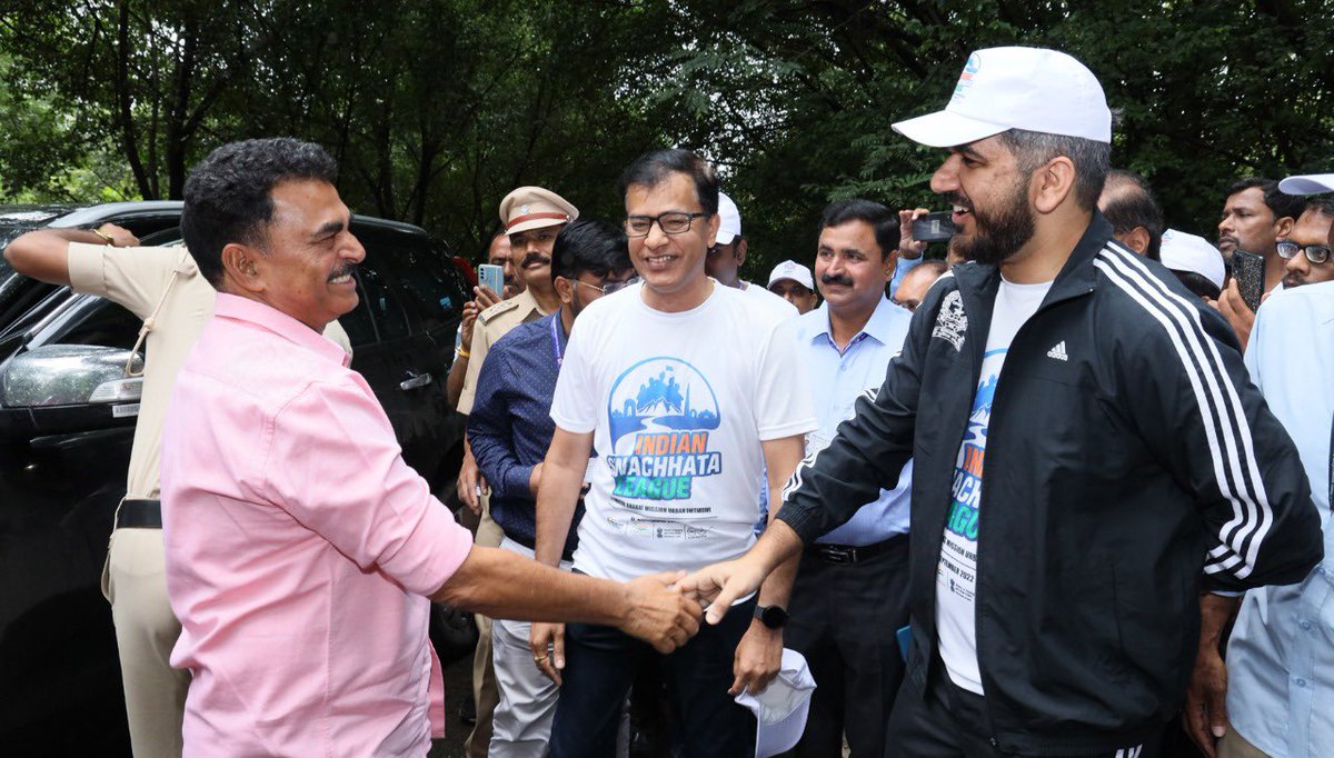 PCMCSarathi's tweet photo. #IndianSwachhataLeague
दुर्गा टेकडी येथील स्वच्छता चॅम्पियन लीग कार्यक्रमात सिनेअभेनेते श्री सयाजी शिंदे, मा. आयुक्त श्री शेखर सिंह, इतर अधिकारी व नागरिक मोठया संख्येने उपस्थित होते.
#GarbageFreePCMC #YouthVsGarbage #PCMCPioneers #SwachhAmrutMahotsav #citizens #participation https://t.co/ukX4rgxjuB