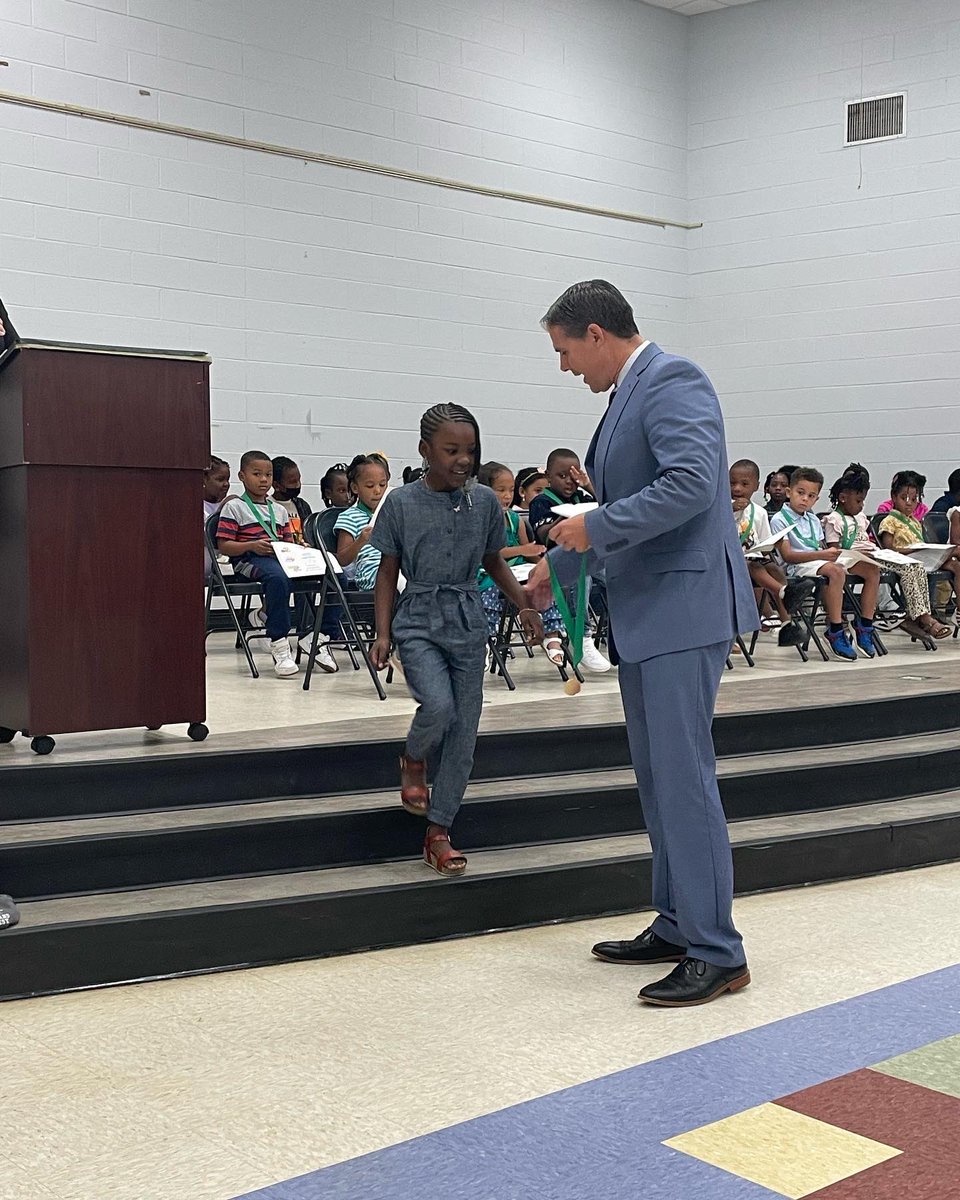 wrblack79's tweet photo. Proud Grandma!! Congratulations sweet Raleigh!!! We love you!!🥰😘❤️❤️
#makinggoodchoices💯
#alwaysdoingherbest📝🅰️➕ 
#loveshelpingothers❤️
#allaroundspectacularstudent💯 https://t.co/1eZyKUcFhD